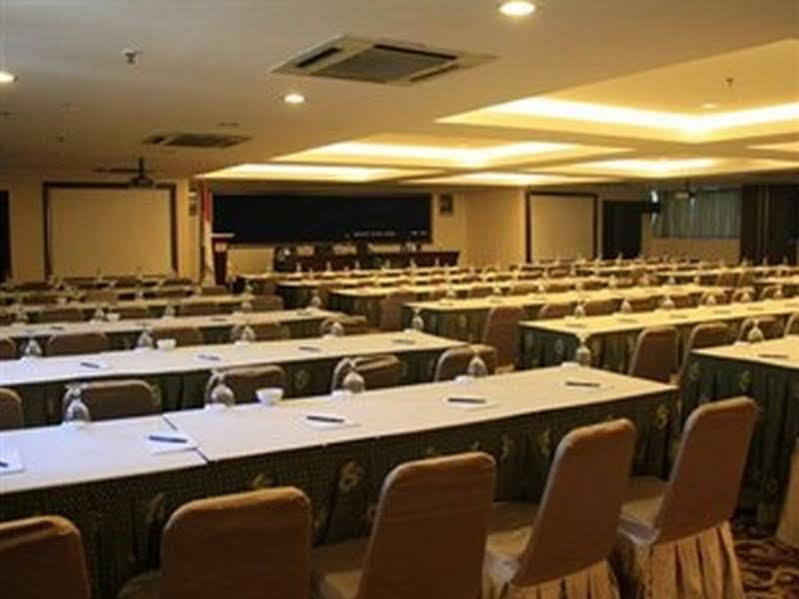 Almadera Hotel Макасар Экстерьер фото